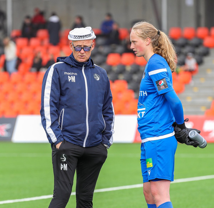 Hún er með góðan markannsþjálfara sem hefur gert hana að betri leikmanni