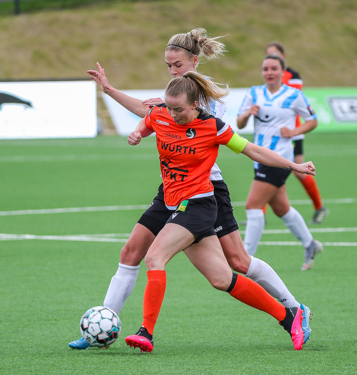 Berglind með fyrirliðabandið hjá Fylki í fyrra.