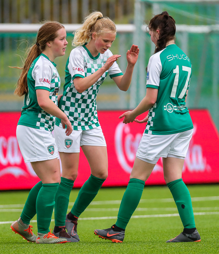 Augnablik fagnar marki í leik í sumar.