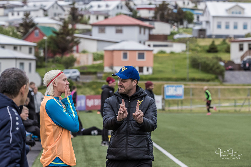 Jón Páll á hliðarlínunni í Ólafsvík.