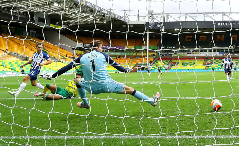 Trossard skoraði framhjá Tim Krul í dag.