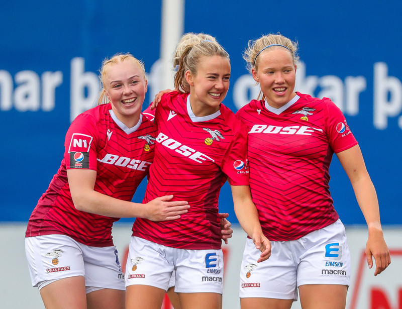 Valur er aftur komið á toppinn.