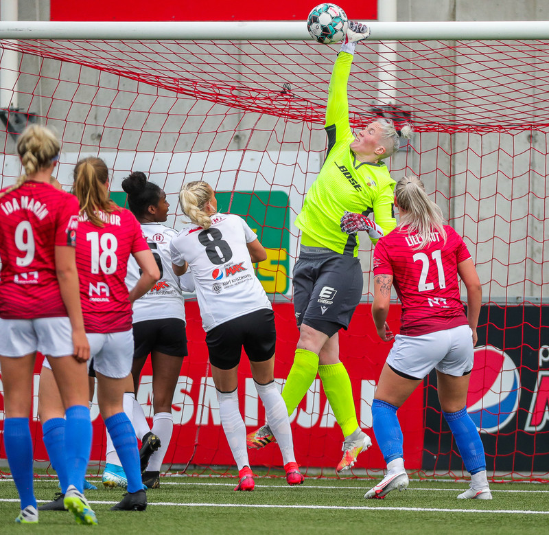 Myndaveisla: Valur sló ÍBV út