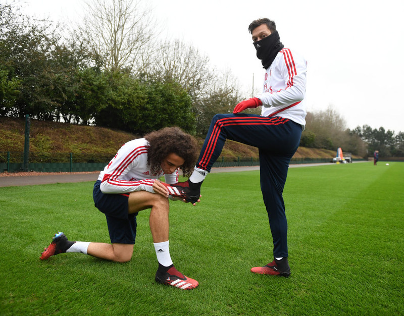 Matteo Guendouzi og Mesut Özil eru enn hjá Arsenal.