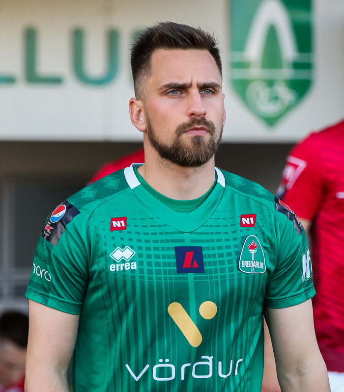 Oliver er fyrirliði í dag