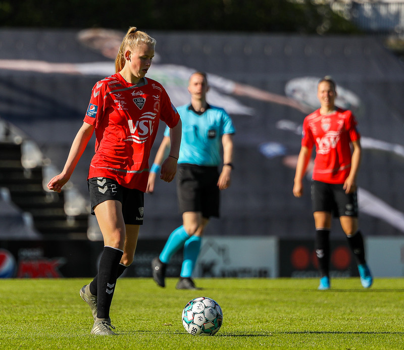 Ragna Sara framlengir við ÍBV