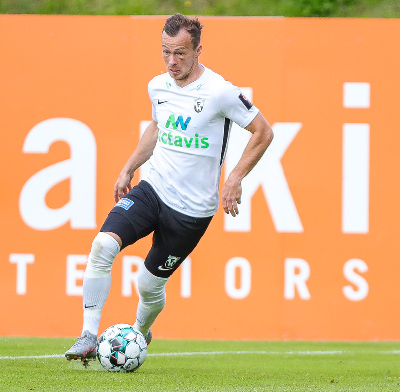Steven Lennon skoraði þrennu gegn HK.