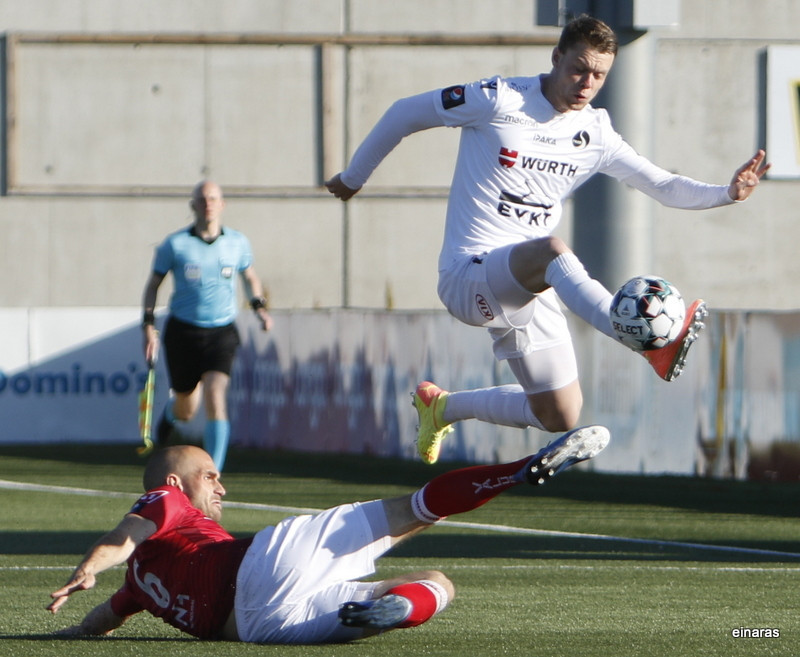 Myndaveisla: Valur á toppinn með sigri á Fylki