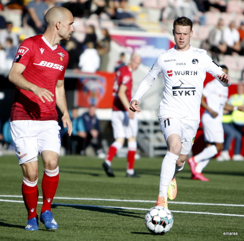Myndaveisla: Valur á toppinn með sigri á Fylki