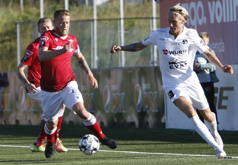 Myndaveisla: Valur á toppinn með sigri á Fylki