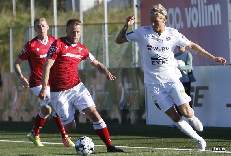 Myndaveisla: Valur á toppinn með sigri á Fylki