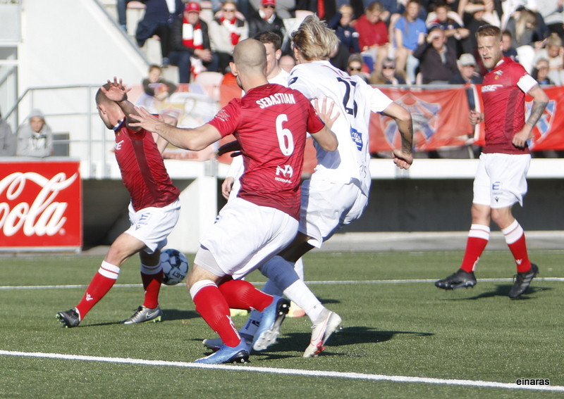 Myndaveisla: Valur á toppinn með sigri á Fylki