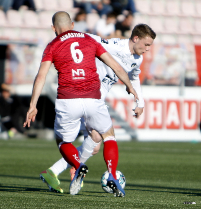 Myndaveisla: Valur á toppinn með sigri á Fylki