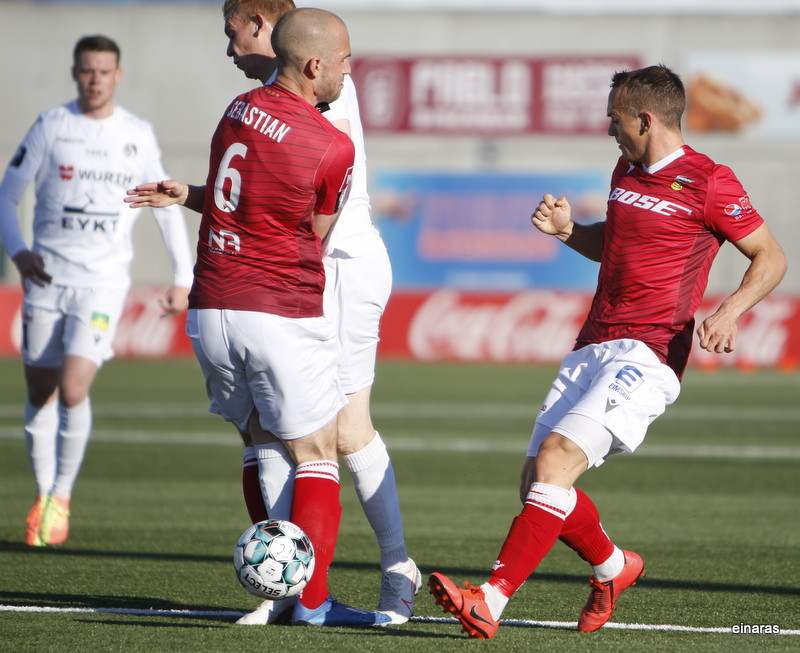 Myndaveisla: Valur á toppinn með sigri á Fylki
