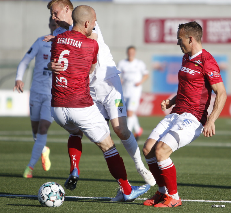 Myndaveisla: Valur á toppinn með sigri á Fylki