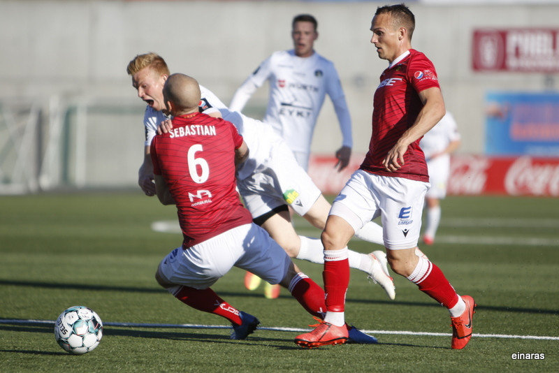 Myndaveisla: Valur á toppinn með sigri á Fylki