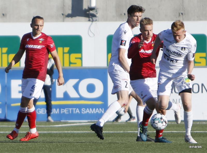 Myndaveisla: Valur á toppinn með sigri á Fylki