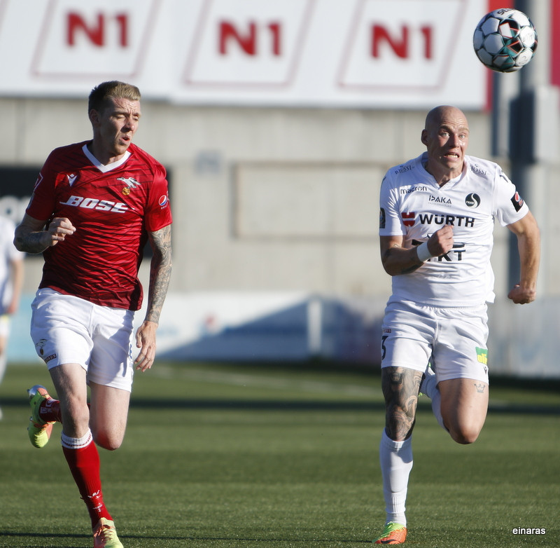 Myndaveisla: Valur á toppinn með sigri á Fylki