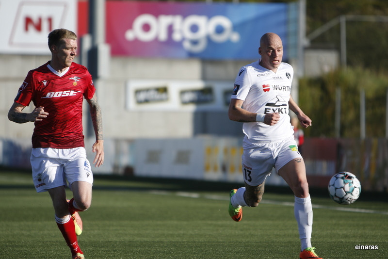 Myndaveisla: Valur á toppinn með sigri á Fylki