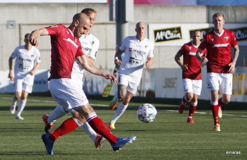Myndaveisla: Valur á toppinn með sigri á Fylki