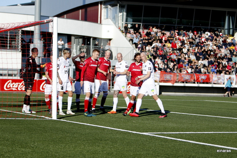 Myndaveisla: Valur á toppinn með sigri á Fylki