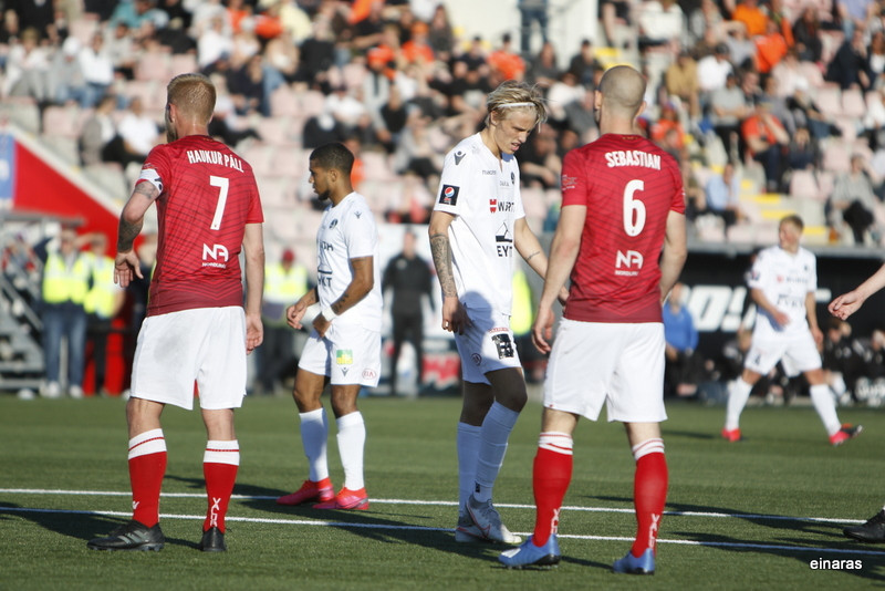 Myndaveisla: Valur á toppinn með sigri á Fylki
