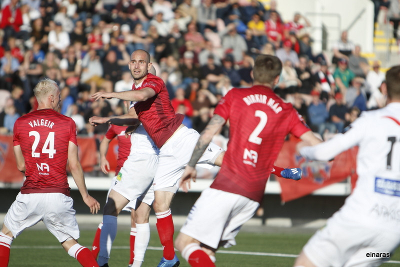 Myndaveisla: Valur á toppinn með sigri á Fylki