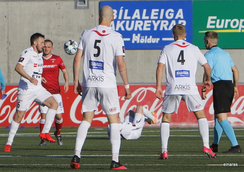 Myndaveisla: Valur á toppinn með sigri á Fylki