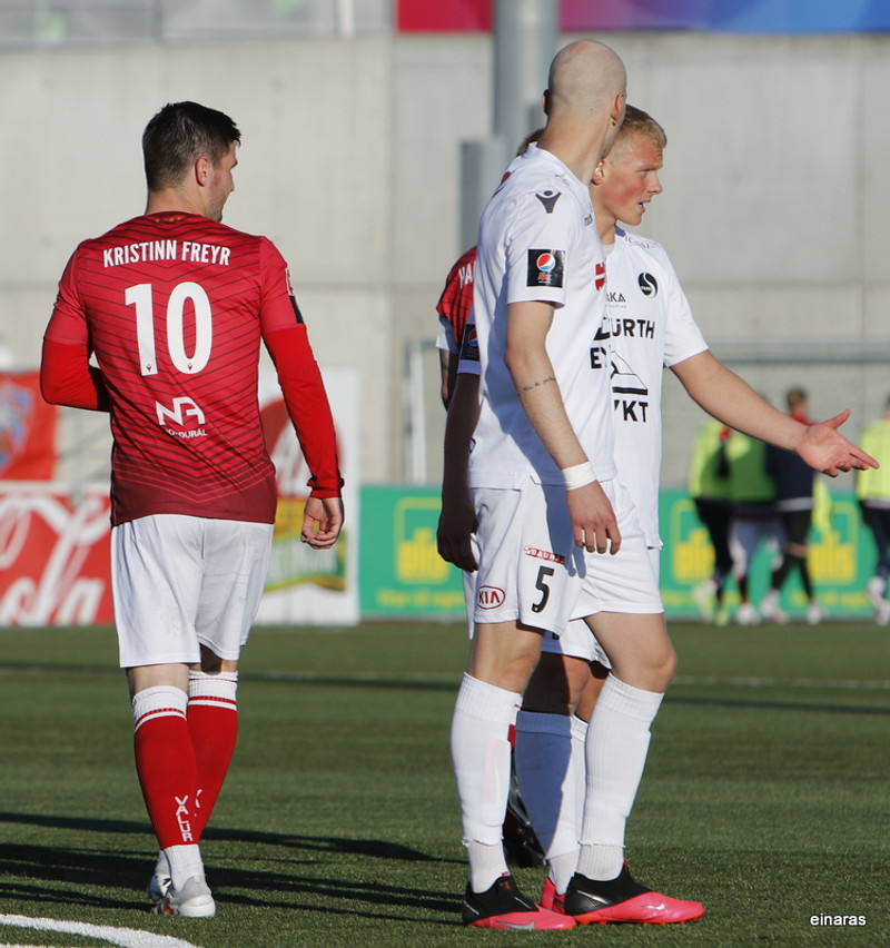 Myndaveisla: Valur á toppinn með sigri á Fylki