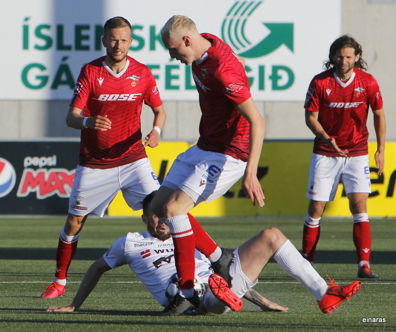 Myndaveisla: Valur á toppinn með sigri á Fylki
