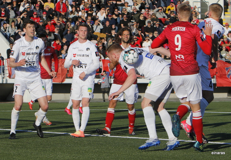 Myndaveisla: Valur á toppinn með sigri á Fylki