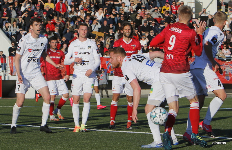 Myndaveisla: Valur á toppinn með sigri á Fylki