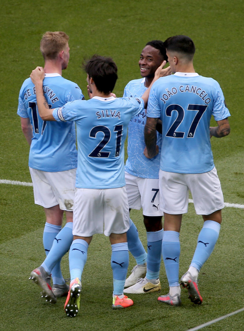 Manchester City mætir Lyon í kvöld.