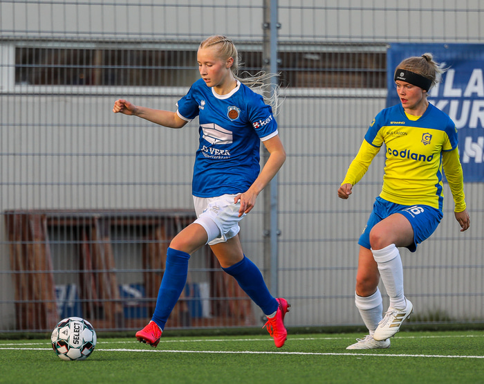 Arna gerði tvö af vítapunktinum.