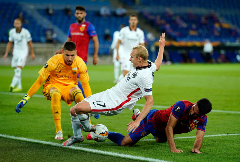 Úr leik Basel og Eintracht Frankfurt