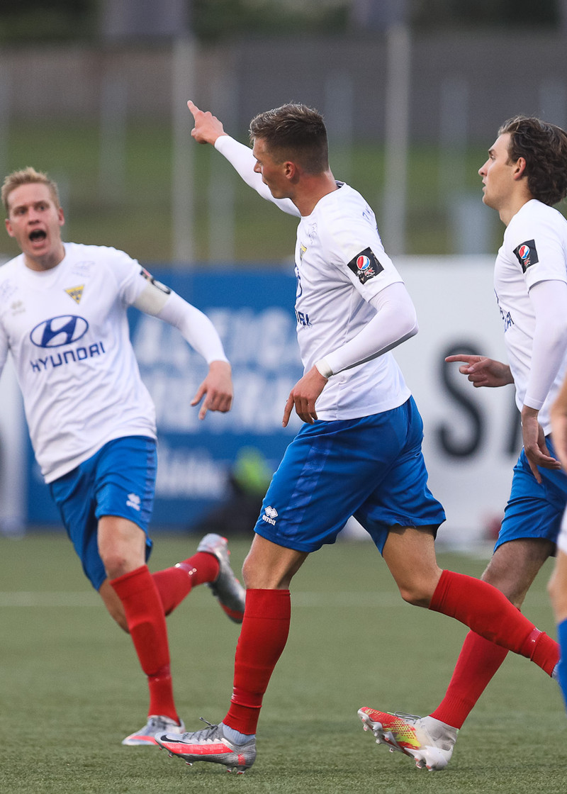 Karl Friðleifur Gunnarsson fagnar marki sínu.