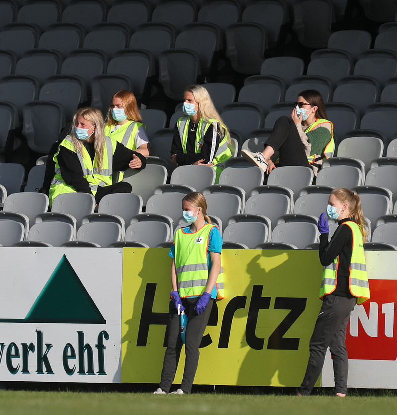Samkvæmt reglum verður ekki spilað í íslenska boltanum til 19. október