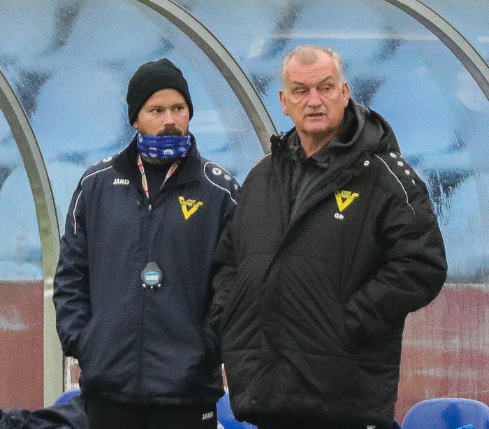 Brynjar Kristmunds og Guðjón á hliðarlínunni