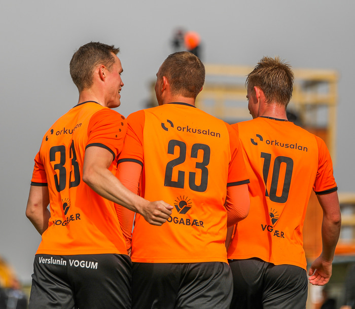 Alexander (númer 10) fagnar með liðsfélögunum gegn Dalvík/Reyni.