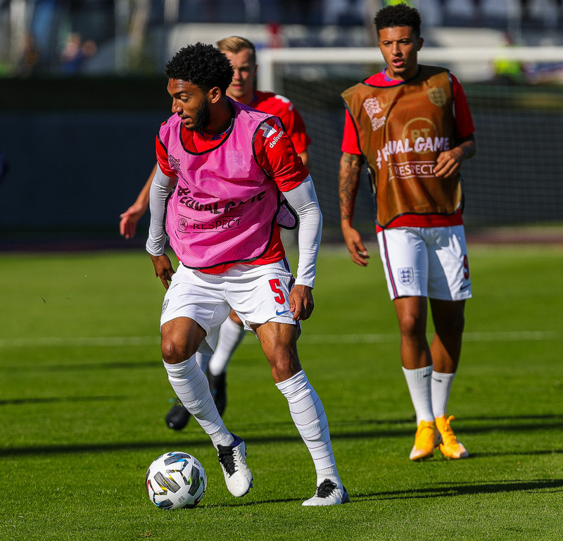 Joe Gomez á æfingu enska landsliðsins.