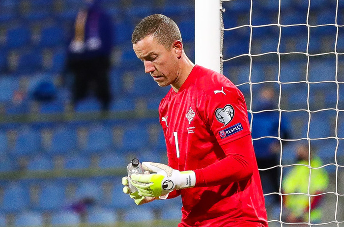 Hannes les leiðbeiningarnar.