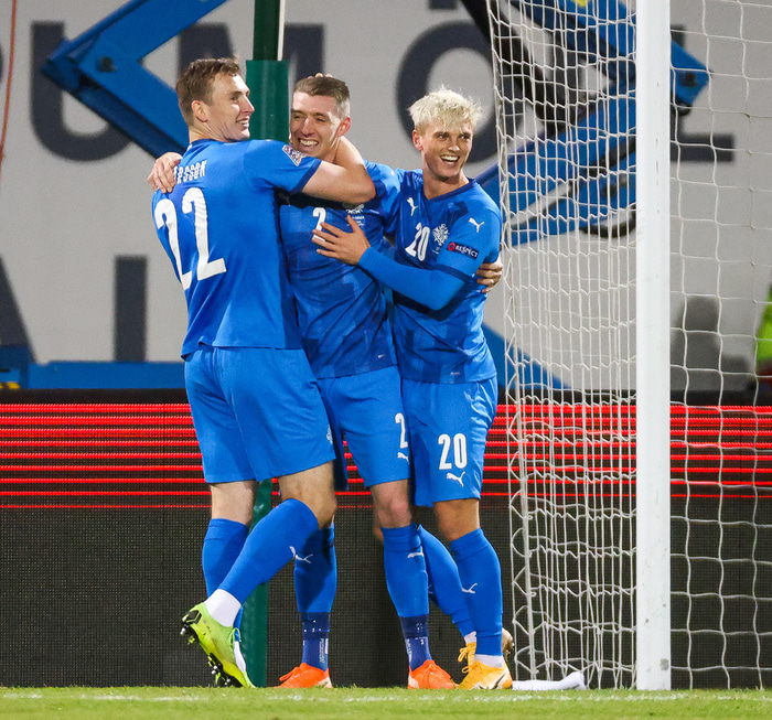 Ísland fagnar marki gegn Belgíu í kvöld.