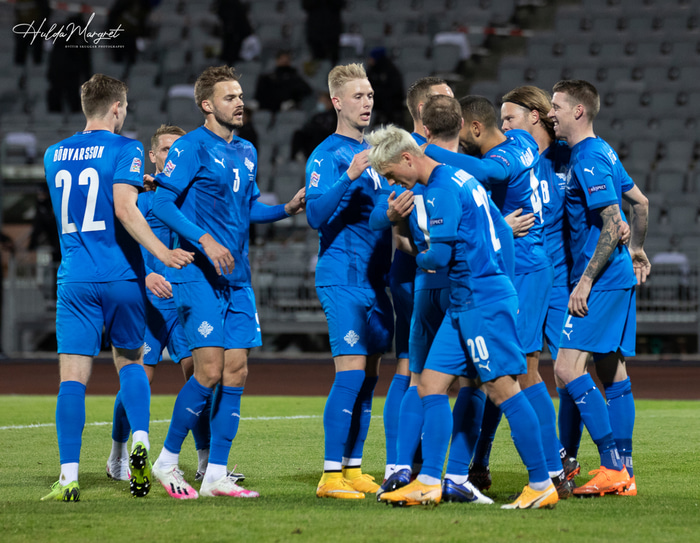 Við föllum niður í B-deild Þjóðadeildarinnar.