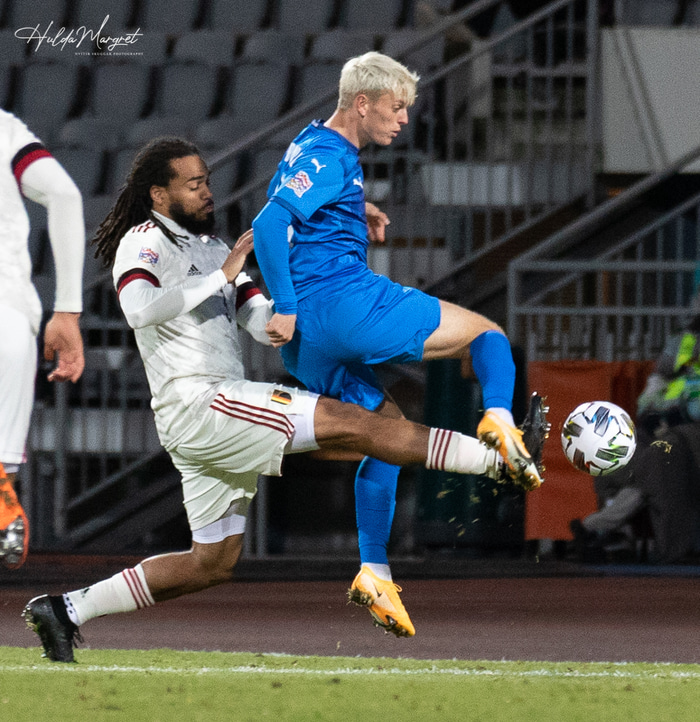 Albert í leiknum í kvöld.