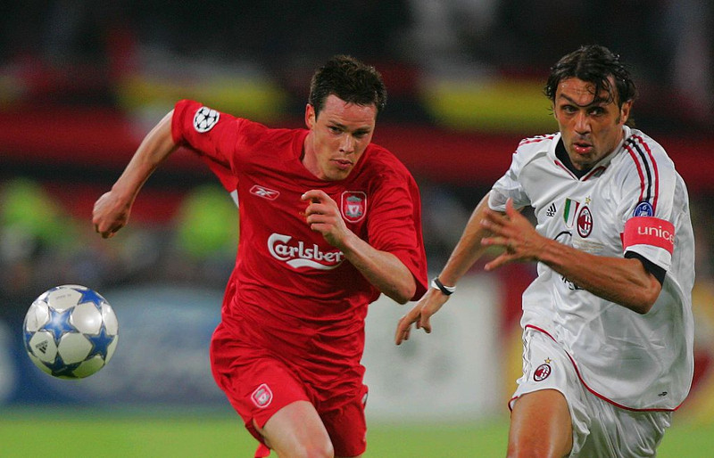 Steve Finnan og Paolo Maldini eigast við í úrslitaleiknum árið 2005