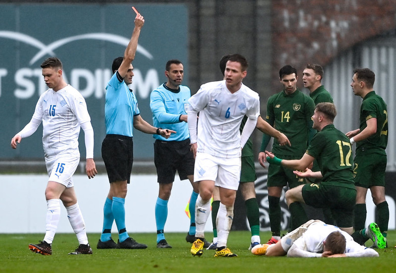 EM U21: Dramatískt sigurmark gegn tíu Írum