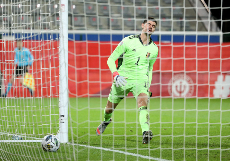 Sjáðu hrikalegt sjálfsmark Belga - Courtois sökudólgurinn