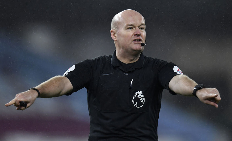 Lee Mason hættur í dómgæslu eftir mistök helgarinnar (Staðfest)