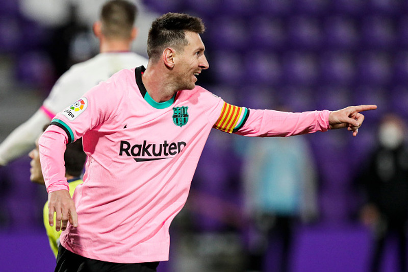 Lionel Messi er næstmarkahæstur í spænsku deildinni með 15 mörk. Luis Suarez er markahæstur með 16.
