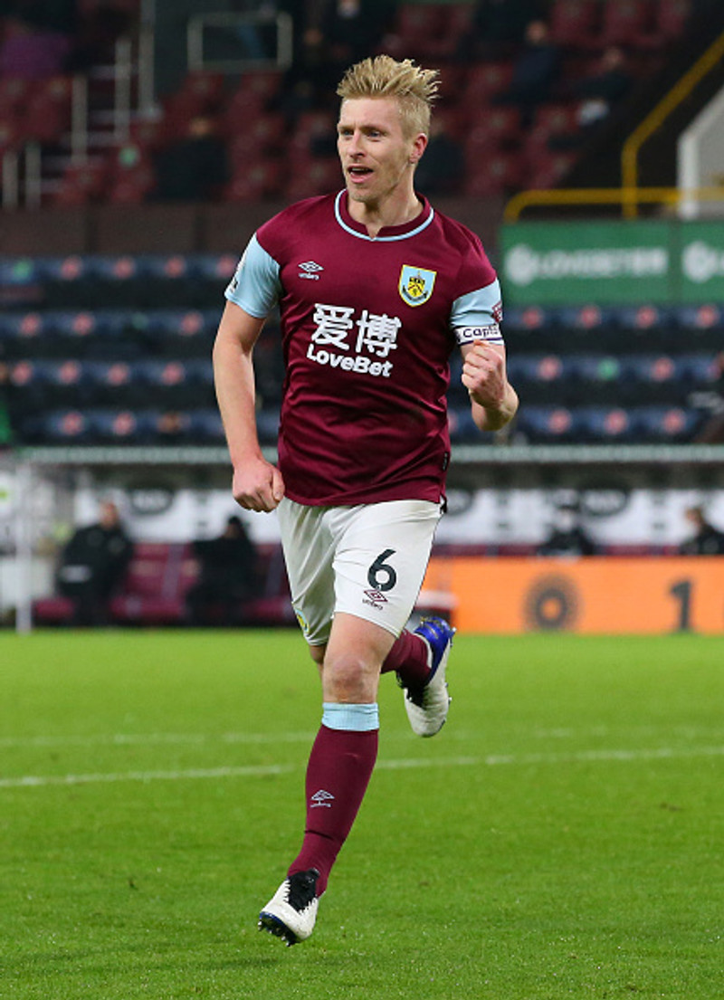 Varnarmaður: Ben Mee (Burnley) - Hjálpaði Burnley að halda markinu hreinu í tíunda deildarleiknum á tímabilinu.
